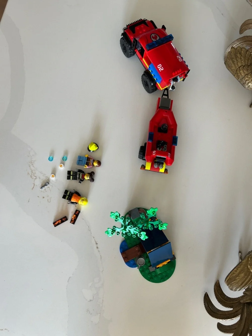 LEGO 60412 4x4 Fire Truck with Rescue Boat retired - Picture 15 of 16